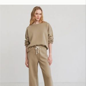 Jenni Kayne Marina sweats xs hazel color. Excellent preowned condition.